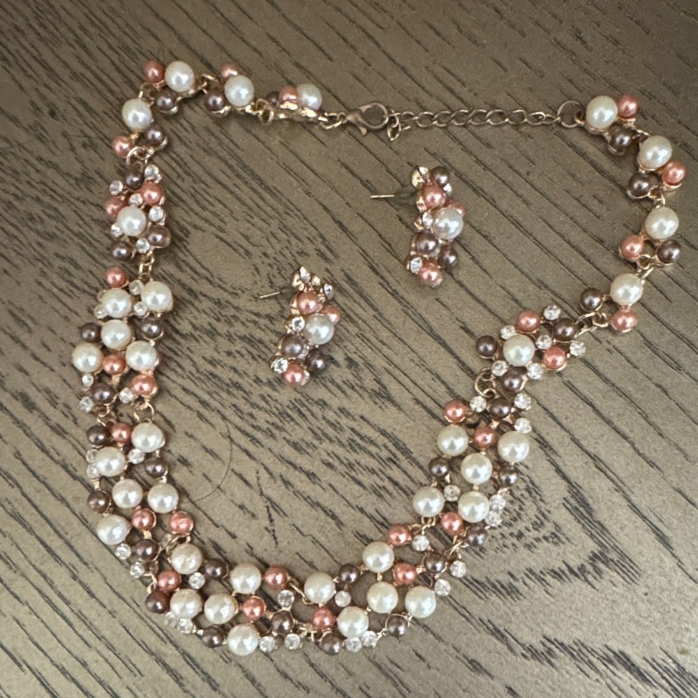 Elegant Gold Chain Necklace and Earring Set - Picture 3 of 3